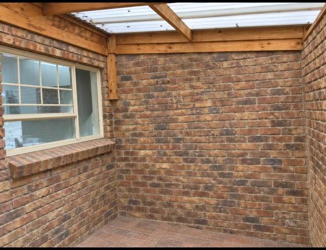2 BEDROOM TOWNHOUSE FOR SALE IN VALHALLA
